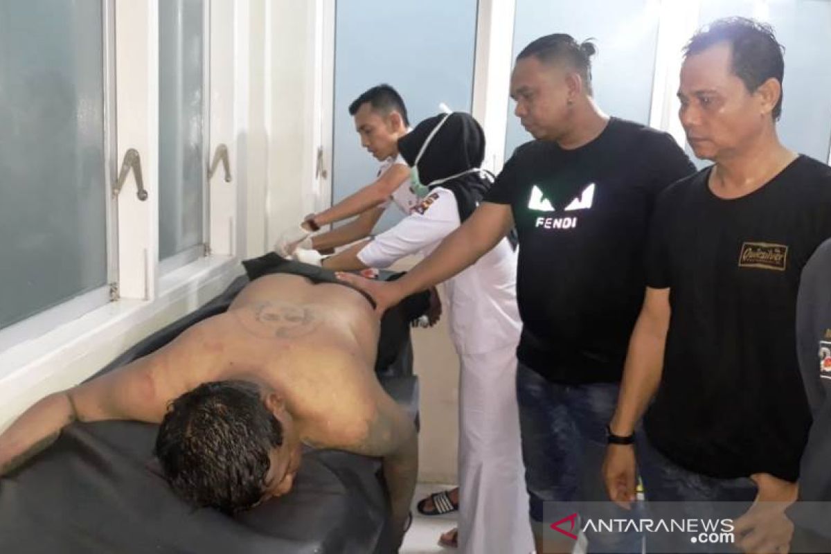 Melawan petugas, residivis pencurian "dihadiahi" timah panas tepat di kaki