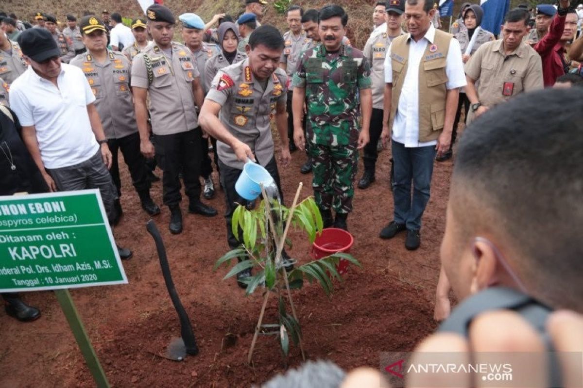 Kapolri luncurkan program penanaman pohon untuk mencegah banjir dan longsor