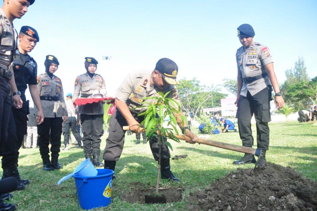 Polda Aceh tanam 100 pohon penghijauan