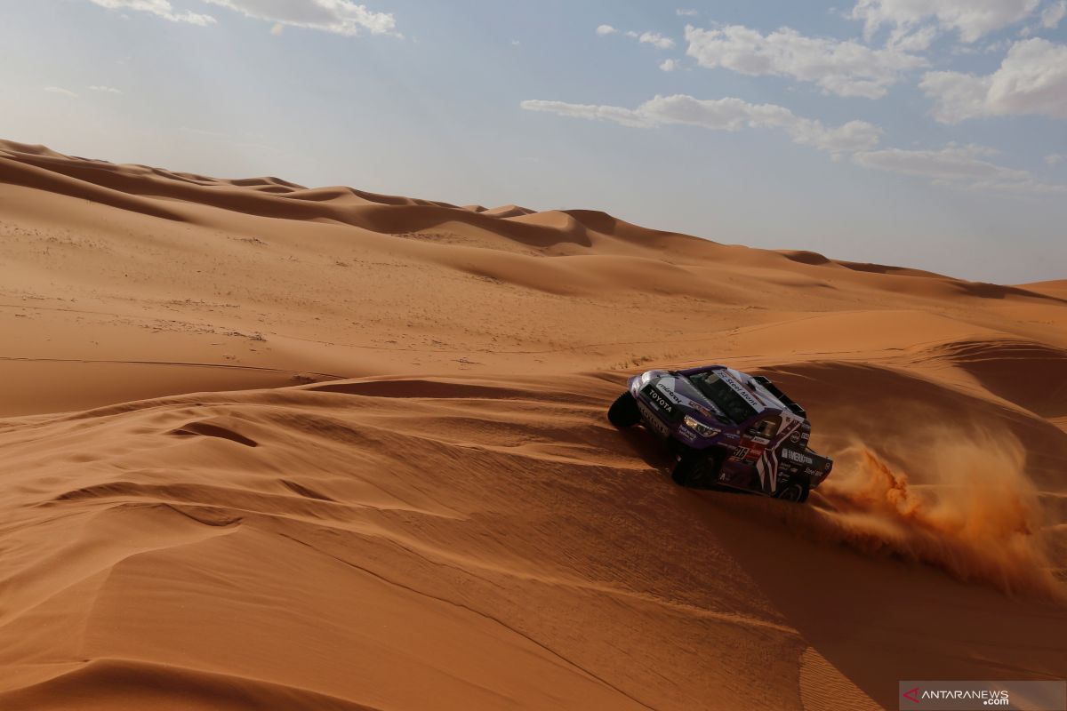 Ricky Brabec dan Carlos Sainz dominan hingga paruh pertama Reli Dakar 2020