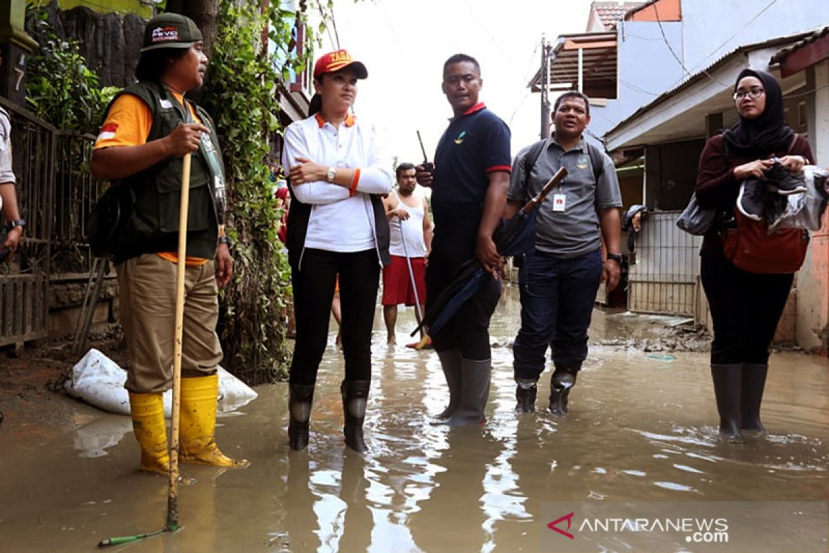 Istri Mensos semangati dan beri bantuan korban banjir di Bogor