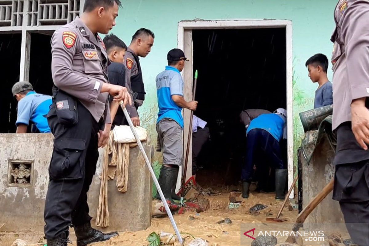 20 Tagana masih bersiaga pascabanjir di Tanggamus