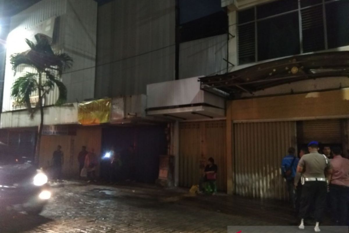 Kebakaran landa toko alat olahraga di Pasar Baru