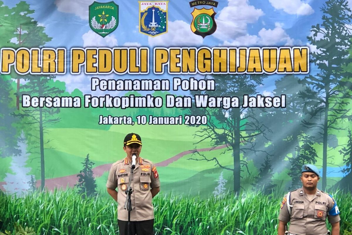 Anggota Polrestro Jaksel wajib tanam bibit pohon jika mau naik pangkat