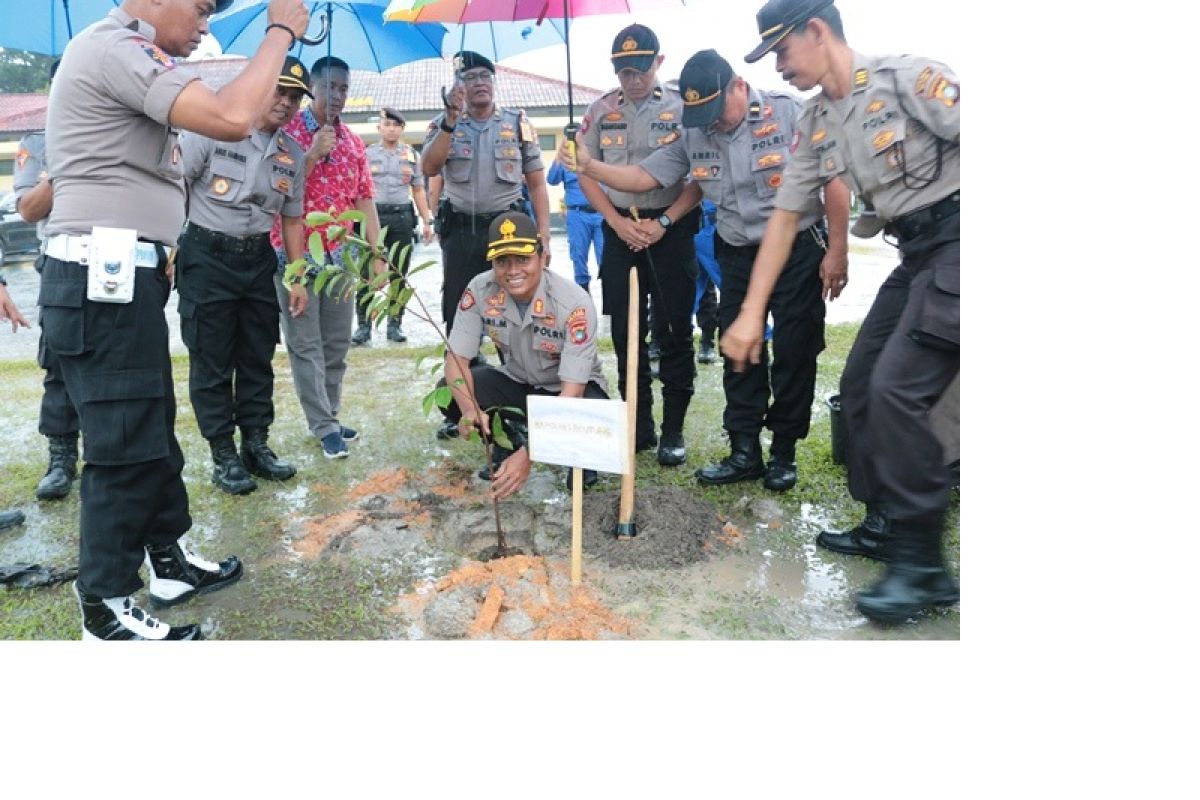 Polres Belitung galakkan kegiatan penanaman pohon guna lestarikan alam