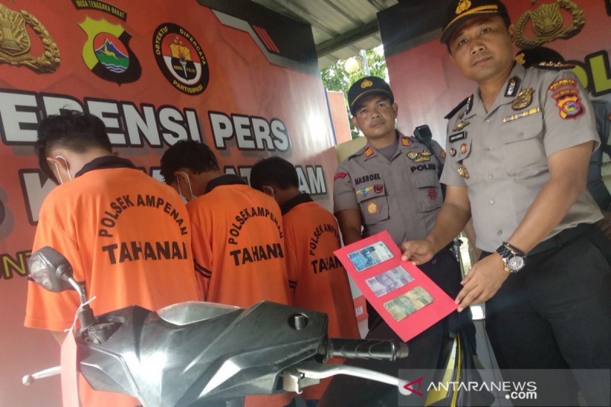 Polisi tangkap dua anak dibawah umur curi besi penutup selokan