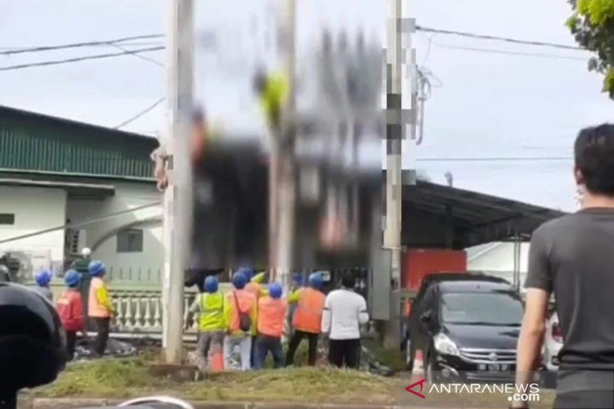 Kabel terkelupas, pekerja PLN Bengkulu kesetrum