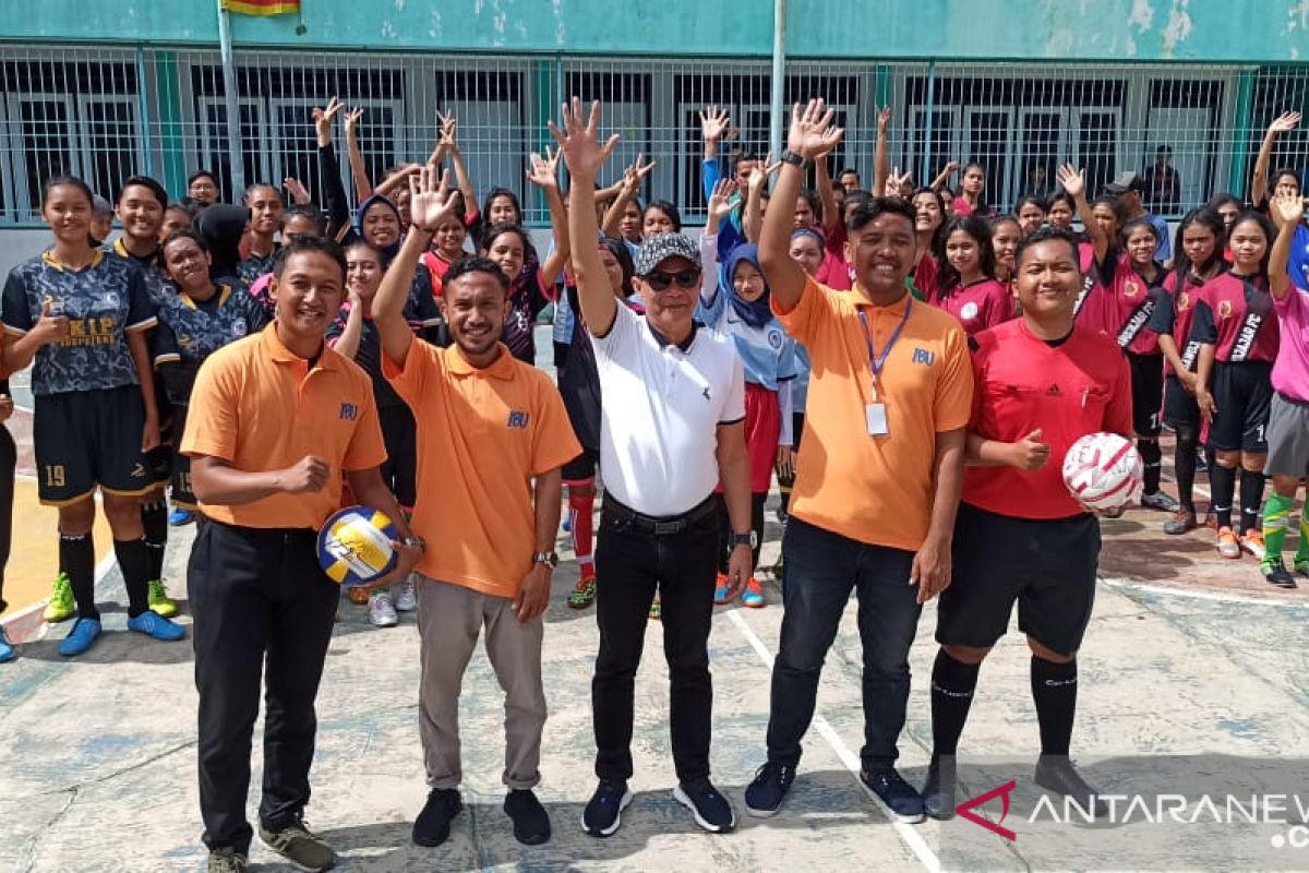 14 tim voli-futsal perebutkan Piala Rektor IKIP Budi Utomo