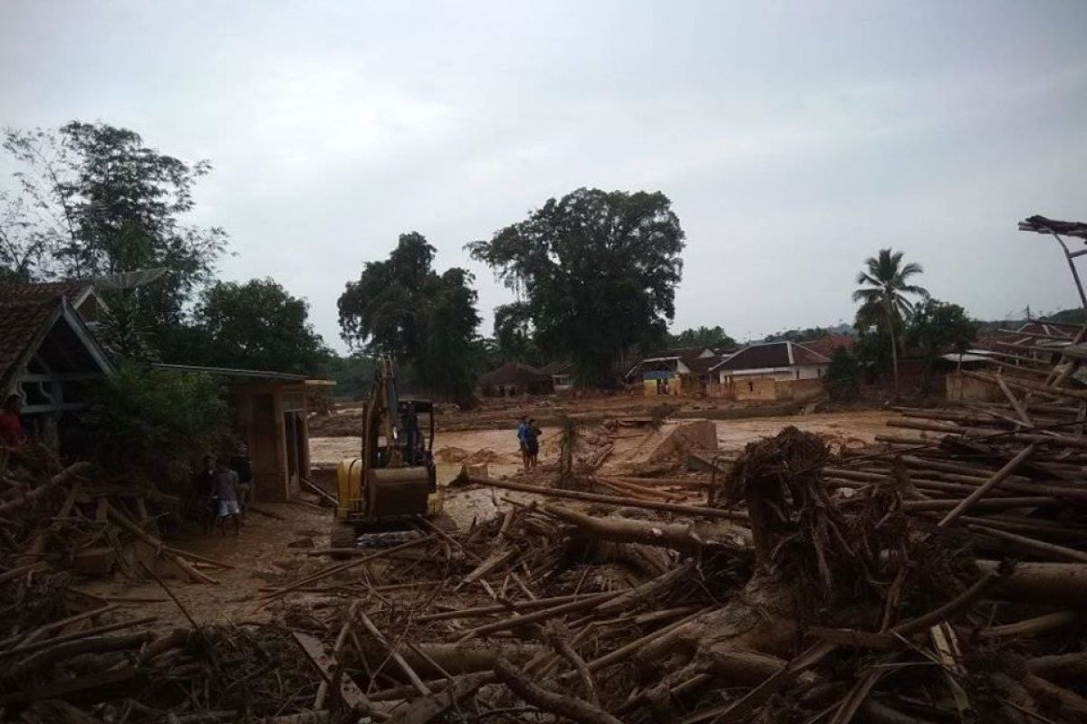 18 bangunan pesantren di Lebak rusak berat diterjang banjir bandang