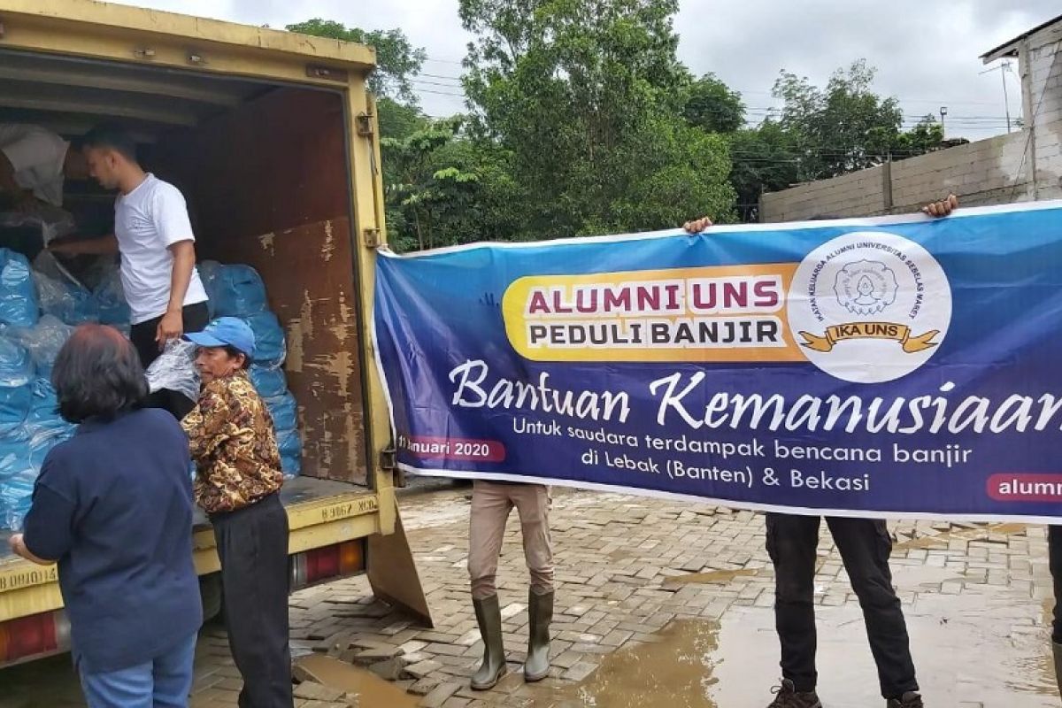 IKA UNS salurkan bantuan untuk korban banjir Lebak