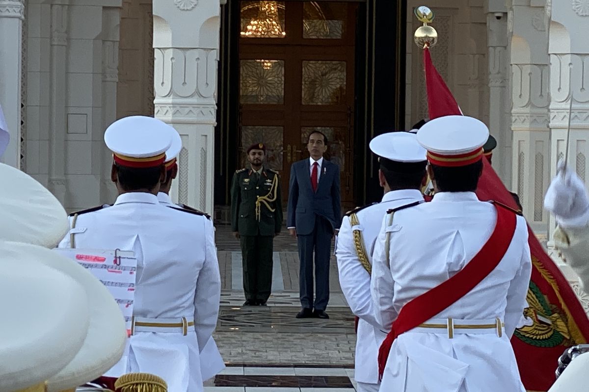 Presiden  Jokowi disambut upacara kenegaraan di Istana Qasr Al Watan UEA