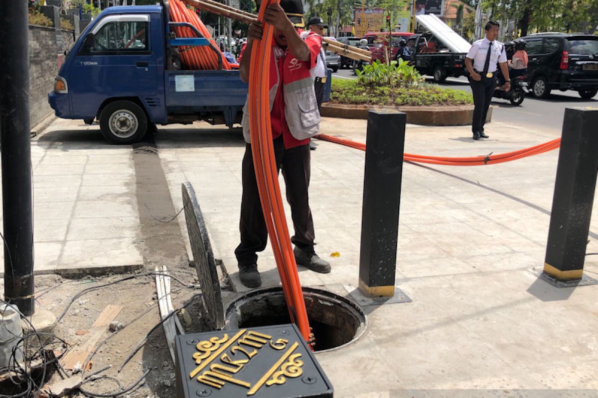 "Ducting" serat optik dan listrik ke kawasan Tugu dilanjutkan