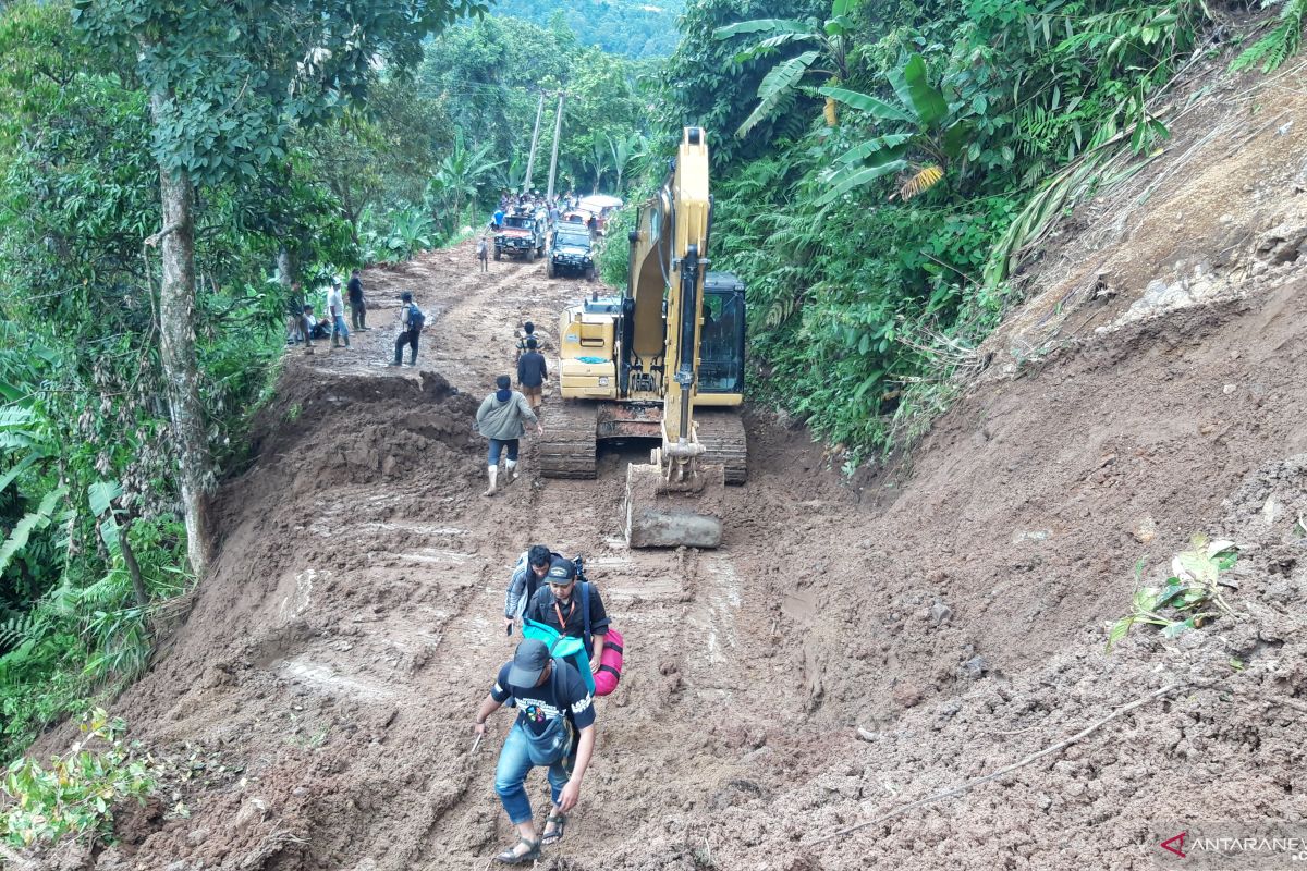ACT salurkan bantuan logistik  bagi korban tanah longsor di Kabupaten Lebak