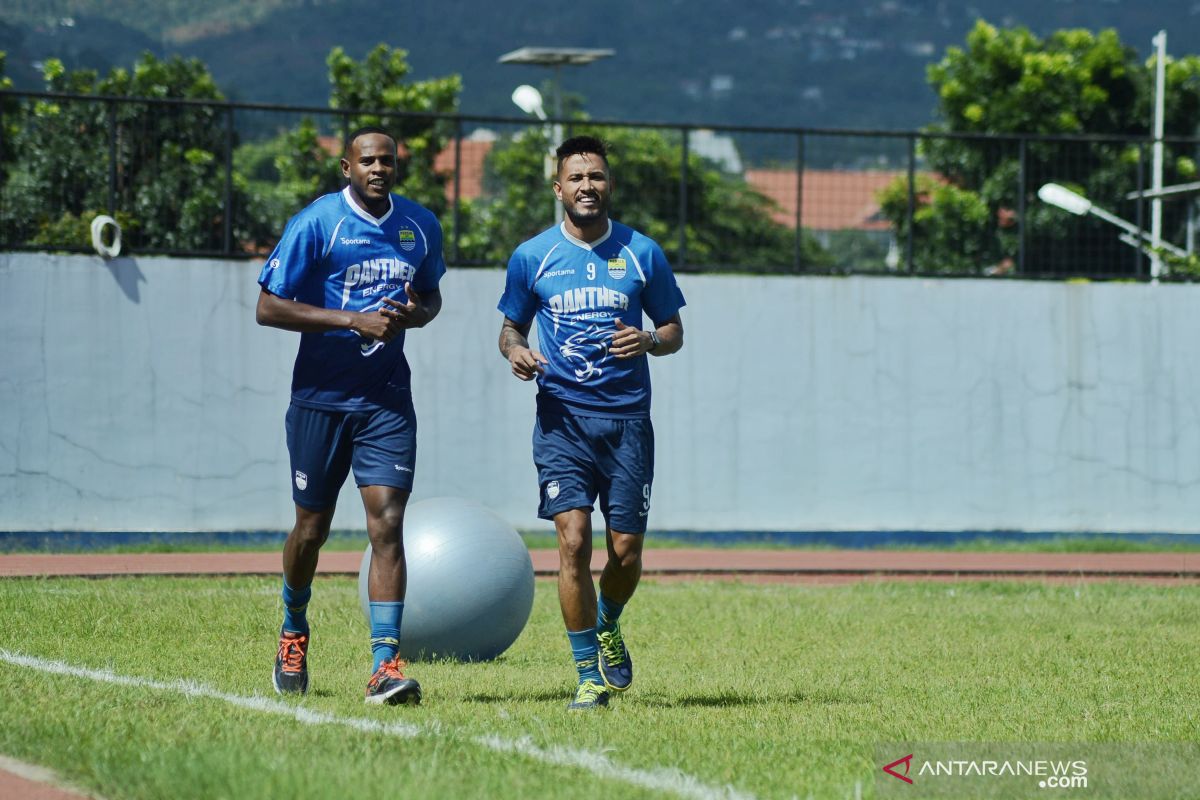 Dua pemain baru legiun Brasil ikuti latihan dengan Persib