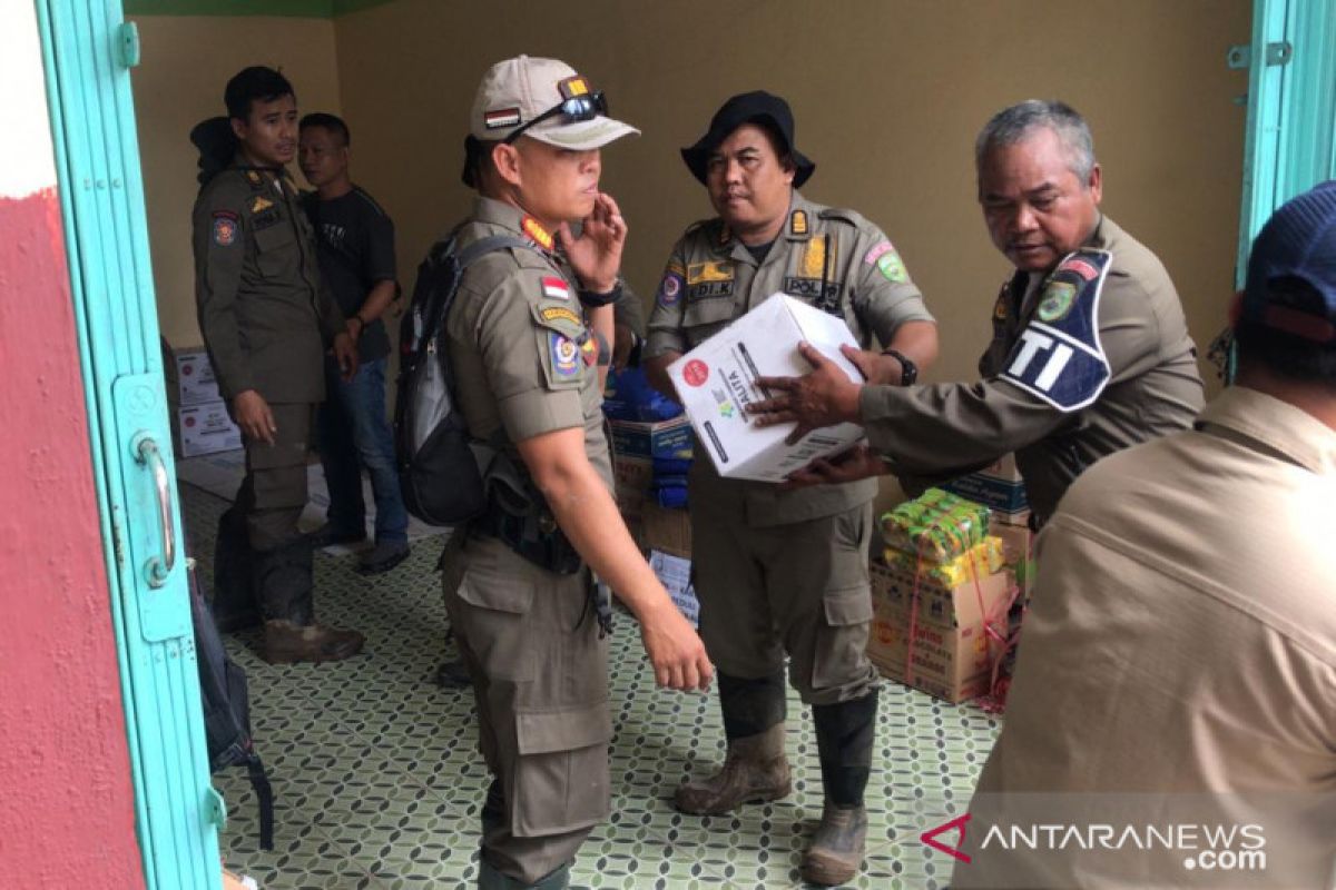 Korban banjir butuh baju dan  perlengkapan anak sekolah