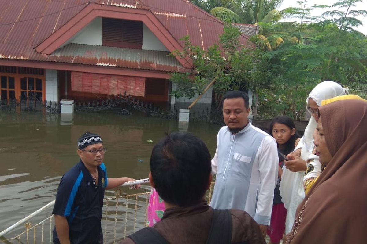 Banjir isolir ratusan rumah kepala keluarga di Kabupaten Barru Sulsel