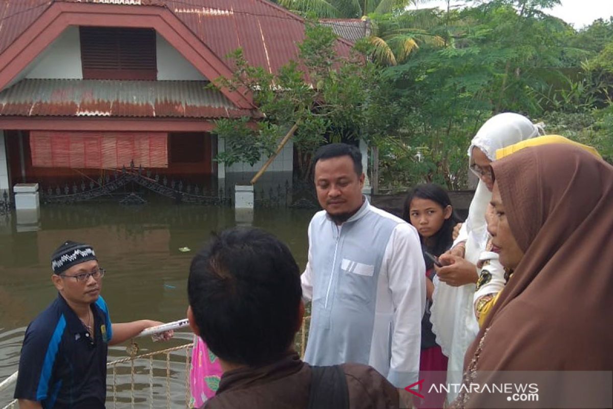 Banjir isolir ratusan kepala keluarga di Kabupaten Barru Sulsel