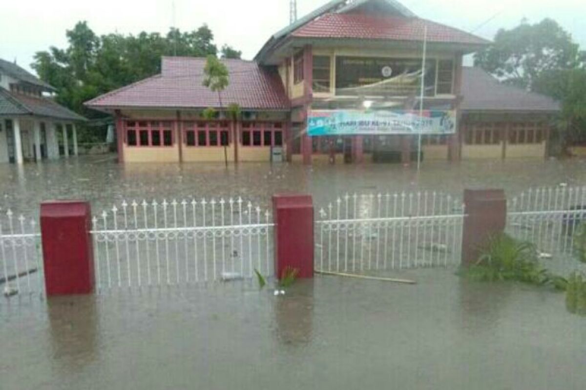 Banjir dan angin kencang landa Kabupaten Majene