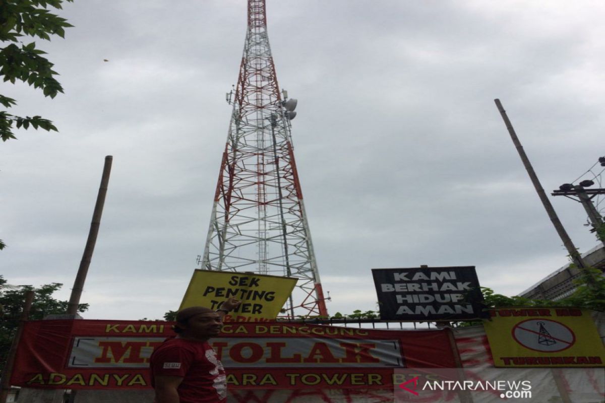 Sering disambar petir, warga  desak menara telekomunikasi dirobohkan