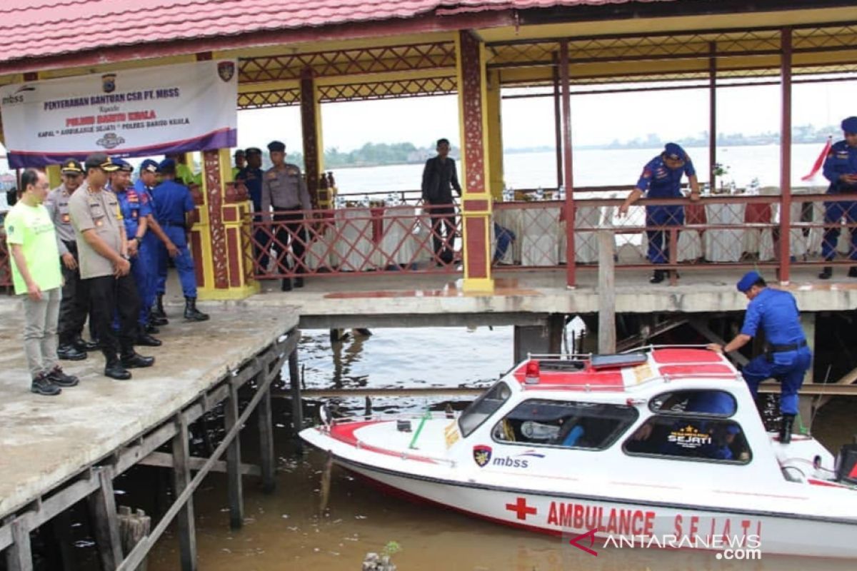 Ambulans air Polres Batola bantu warga pesisir