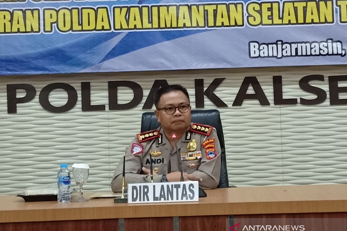 Tilang pengemudi merokok saat berkendara