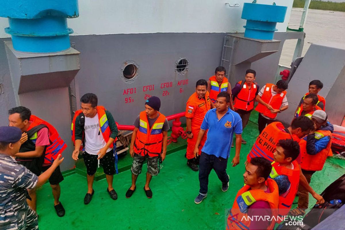 Kapal kargo rute Sunda Kelapa ke Pontianak tenggelam di Belitung