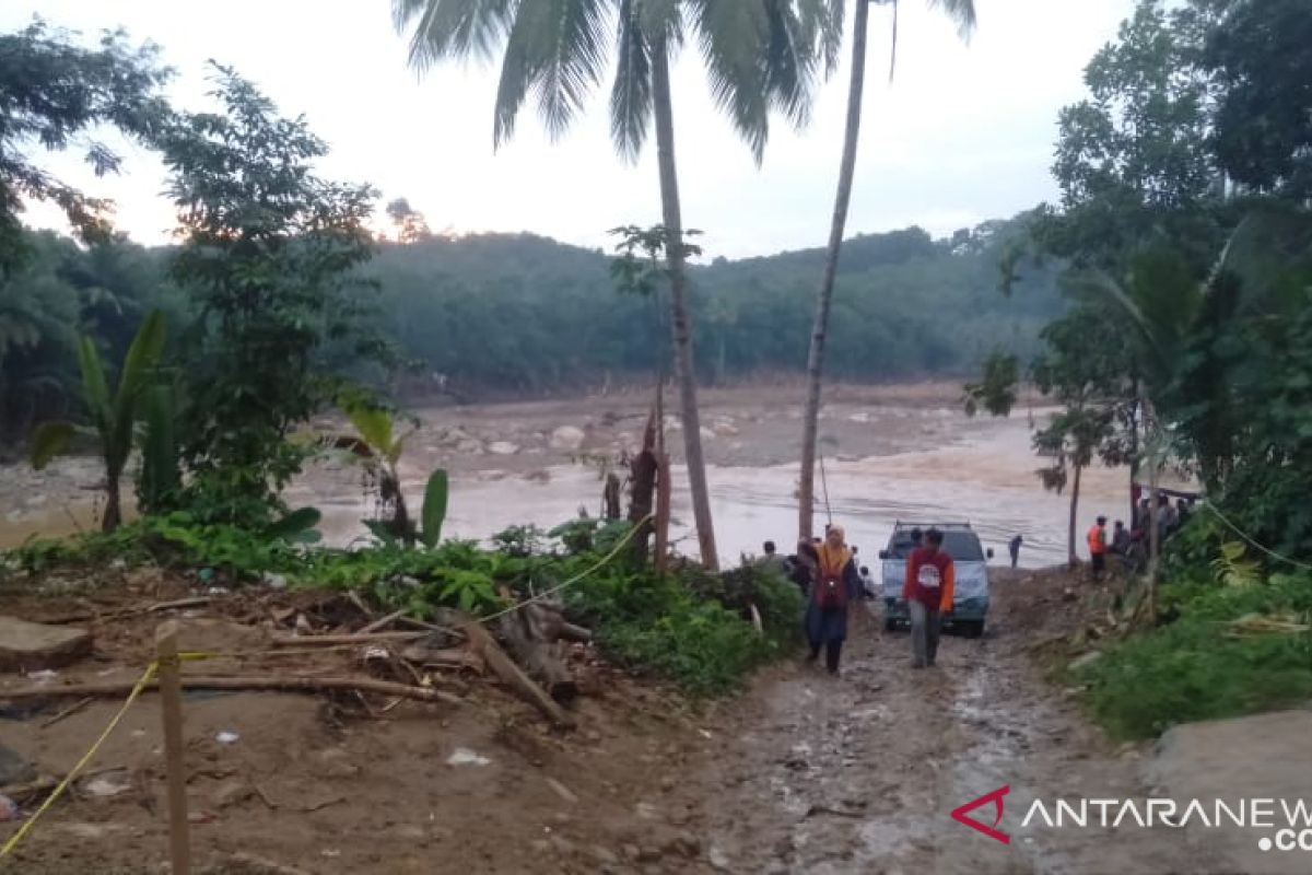 Karang Taruna dan Risma TMI salurkan bantuan korban banjir di Lebak