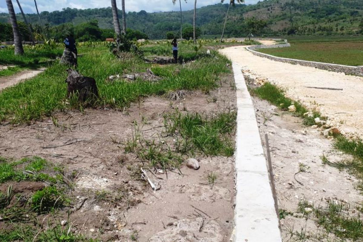 Penutupan jalan oleh WNA Prancis masih terjadi  di Sumba Barat