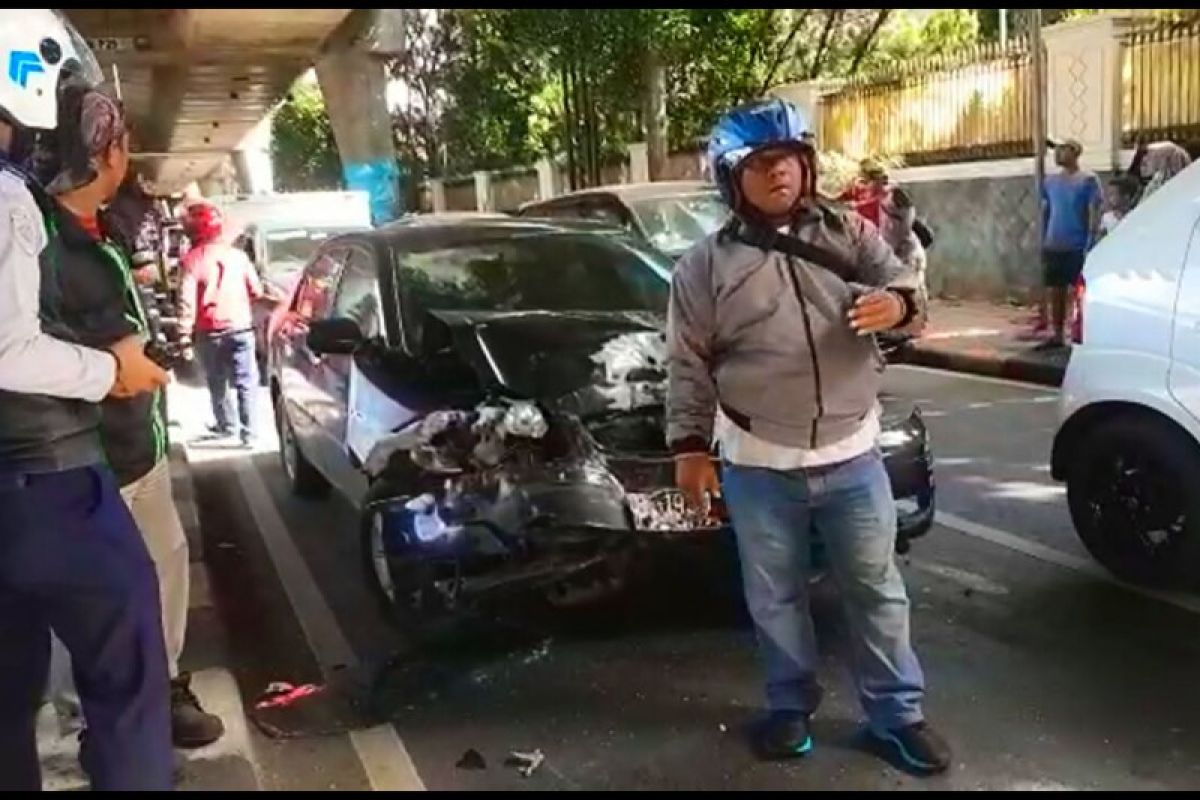 Terjadi tabrakan beruntun  di Jalan Antasari Jakarta