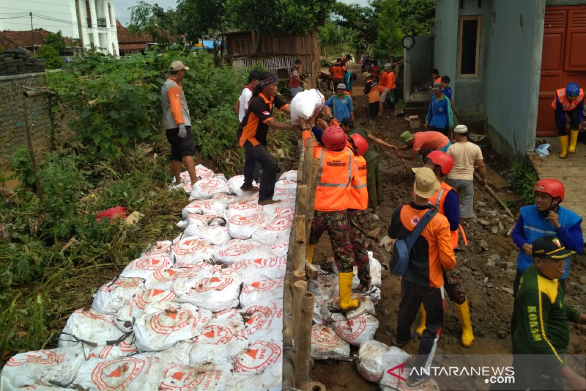 Tanggul Sungai Piji jebol,  puluhan rumah di Kudus tergenang banjir