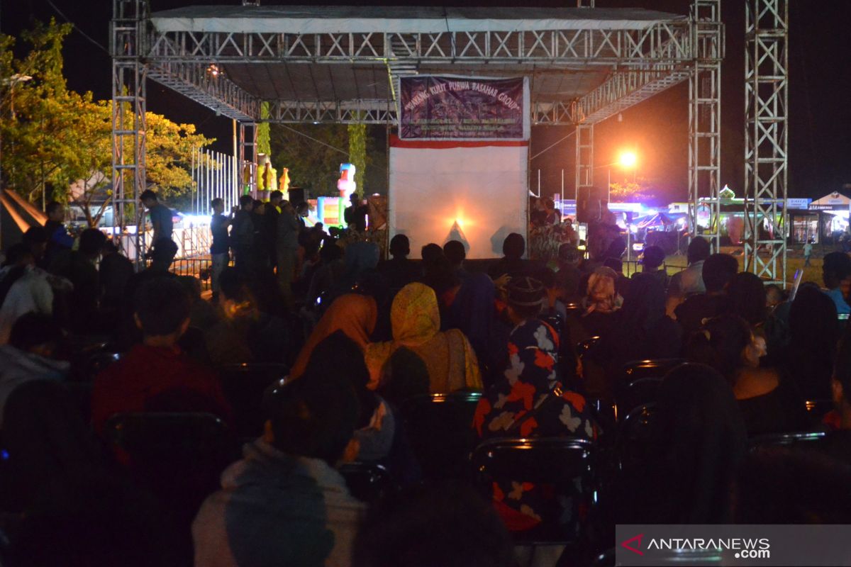 Ratusan warga saksikan penggelaran wayang kulit Banjar