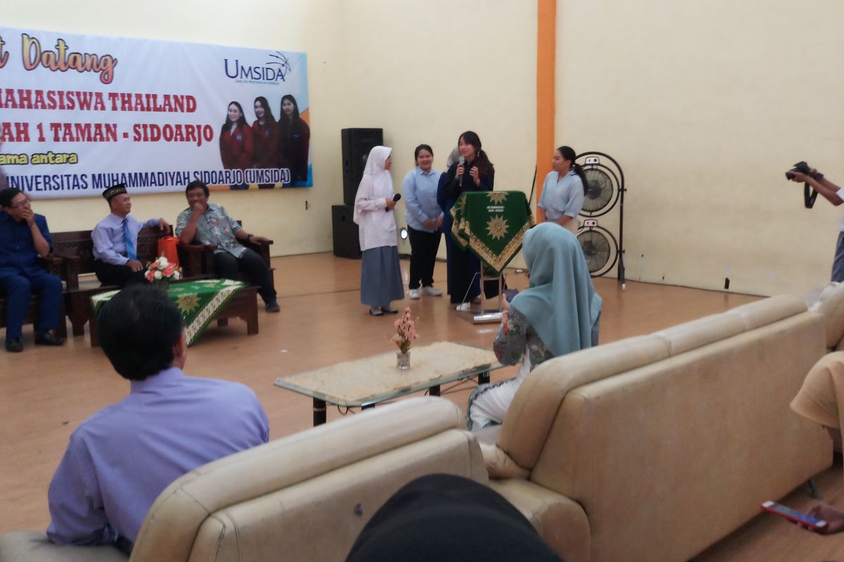 Tiga mahasiswi asing ikuti program magang di SMA Muhammadiyah Sidoarjo