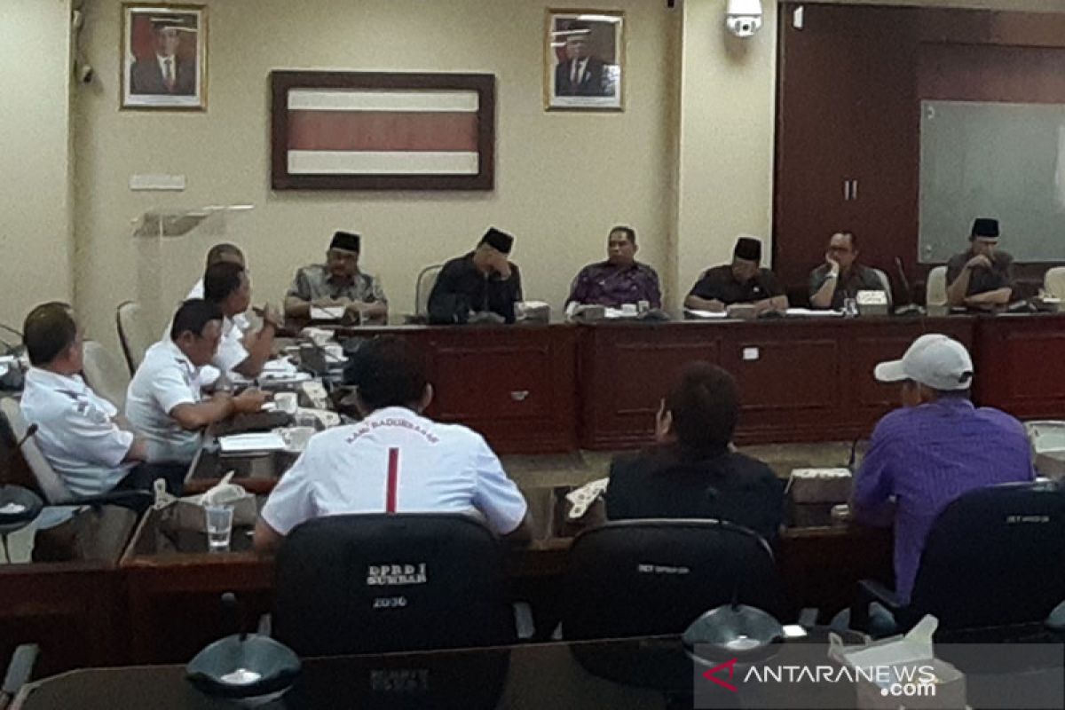 Angkutan online Padang adukan nasib ke DPRD Sumbar