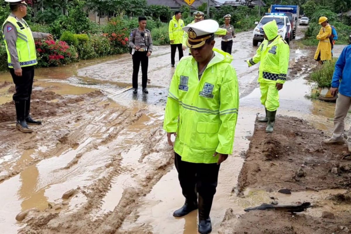 Jalur transportasi Pekon Sedayu-WayKerap lancar usai diterjang banjir