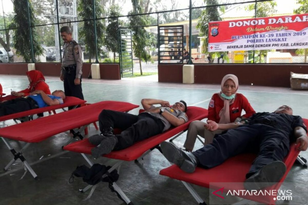 150 peserta ikuti donor darah HUT Satpam Polres Langkat