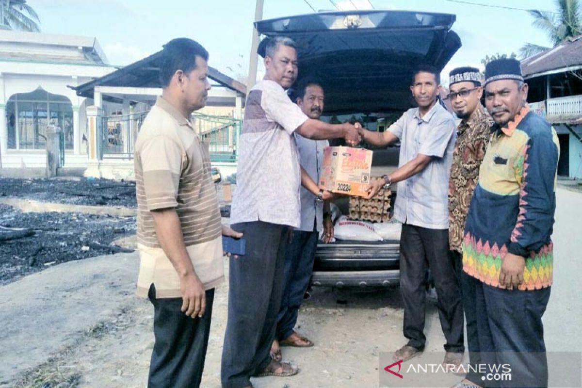 Asosiasi keuchik salurkan bantuan untuk korban kebakaran Pirak Timu