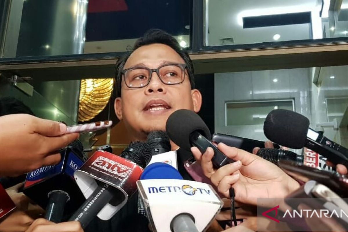 KPK sita dokumen di ruang kerja dan rumah dinas Wahyu Setiawan