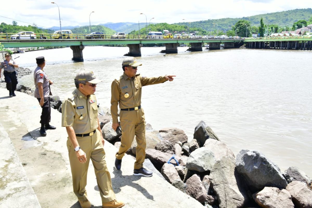 Gubernur Sulsel tinjau kondisi sungai Jawi-jawi di Parepare