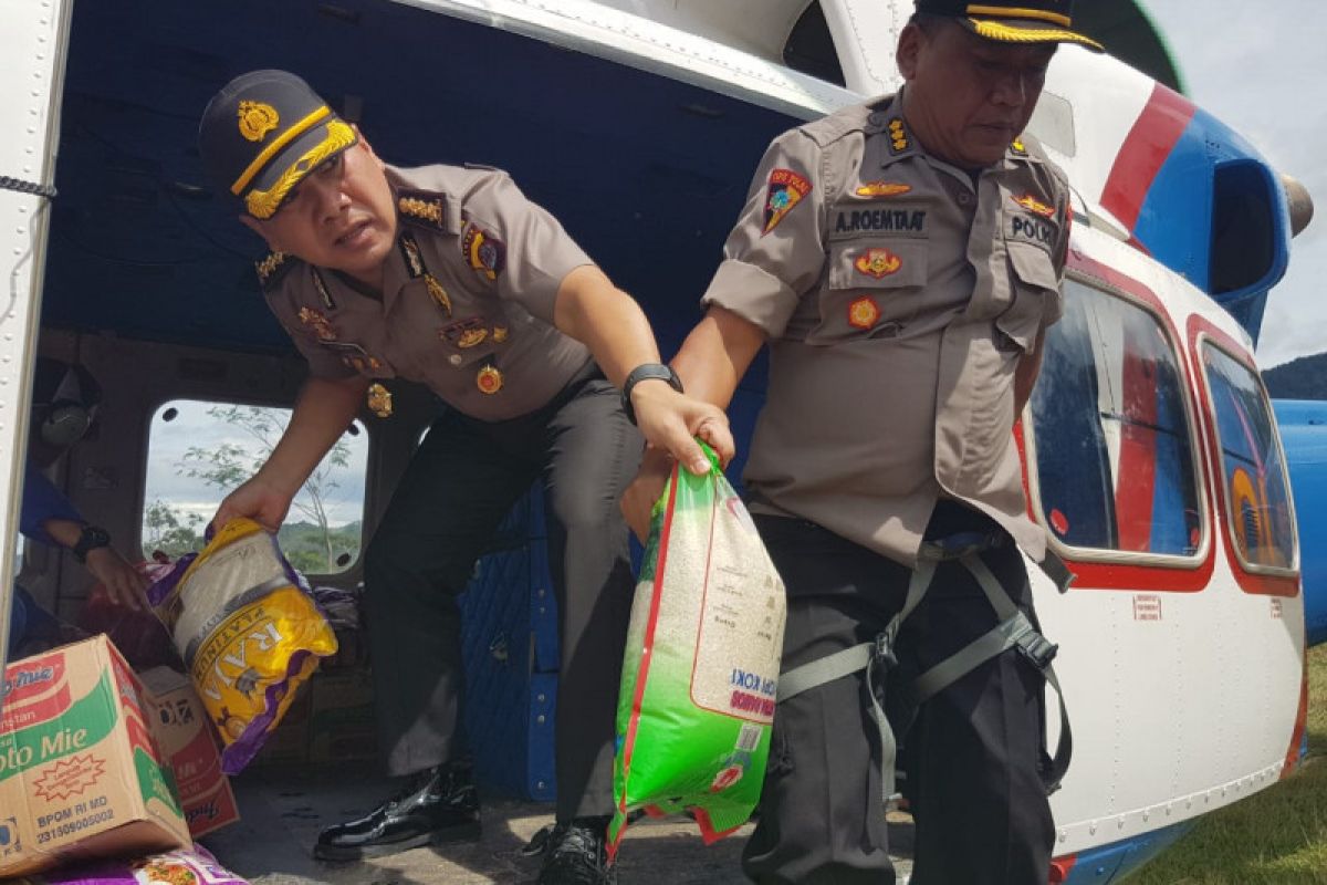 Polda Banten masih distribusikan bantuan korban banjir via udara