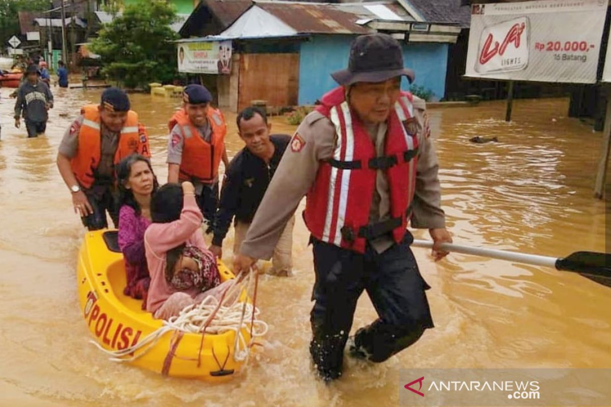 Polda Kalsel menelisik  banjir di Cempaka Banjarbaru
