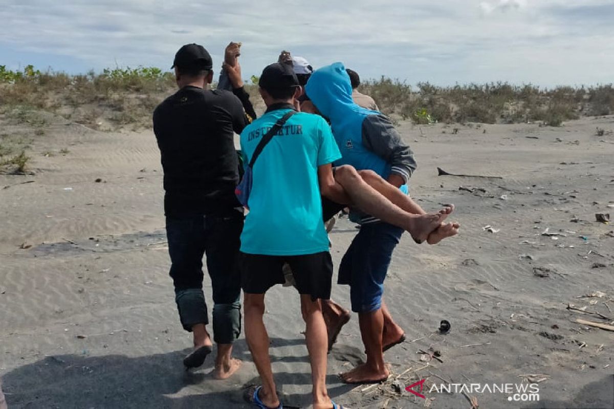 Wisatawan yang terseret ombak ditemukan tewas di Pantai Cijeruk Garut