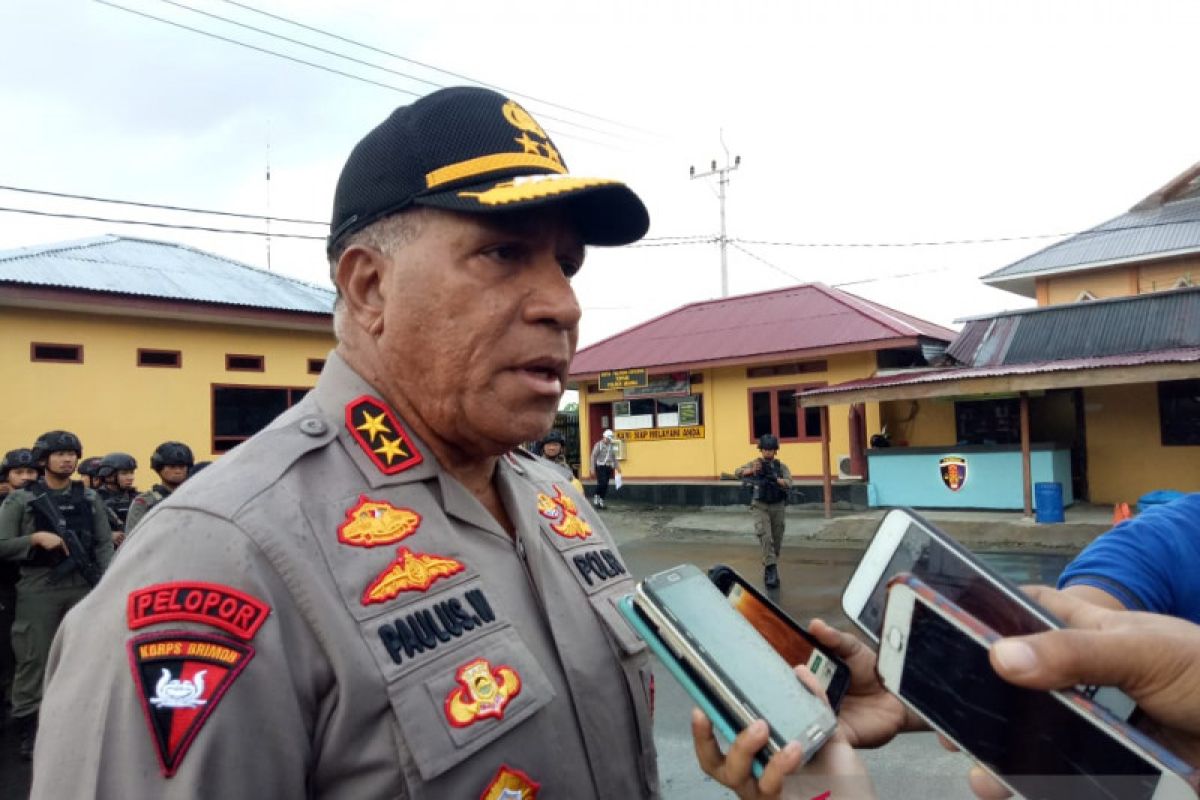 Papua police chief warns his men against arms trafficking