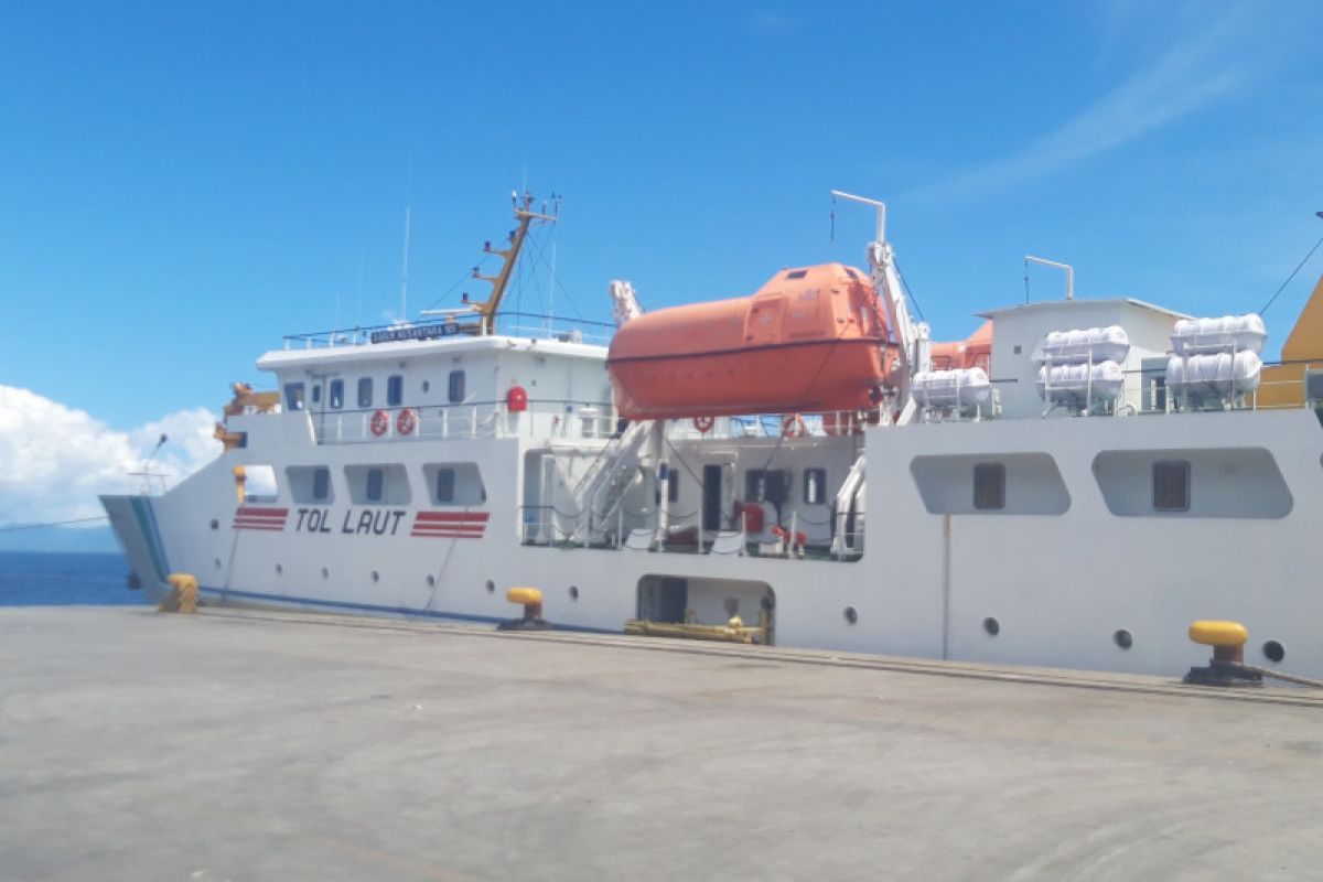 Tol Laut angkut VCO perdana dari Maluku Utara ke Jawa