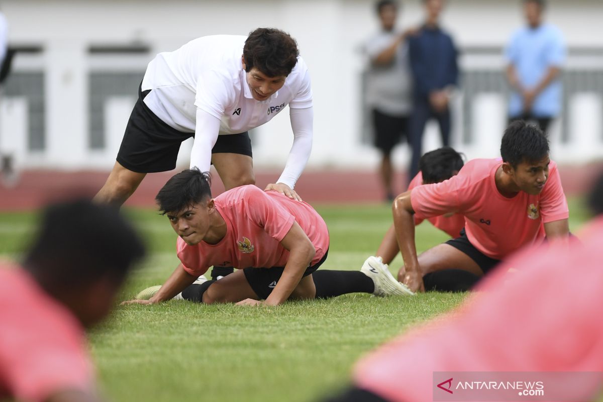 Pelatih Shin Tae-Yong belum puas dengan kondisi fisik Timnas U-19