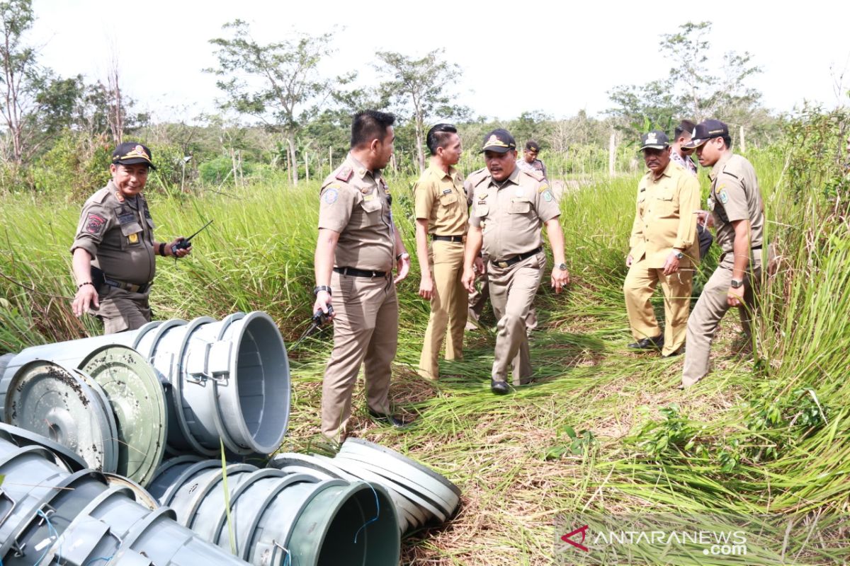 Satpol PP Belitung gerebek pabrik arak di tengah hutan