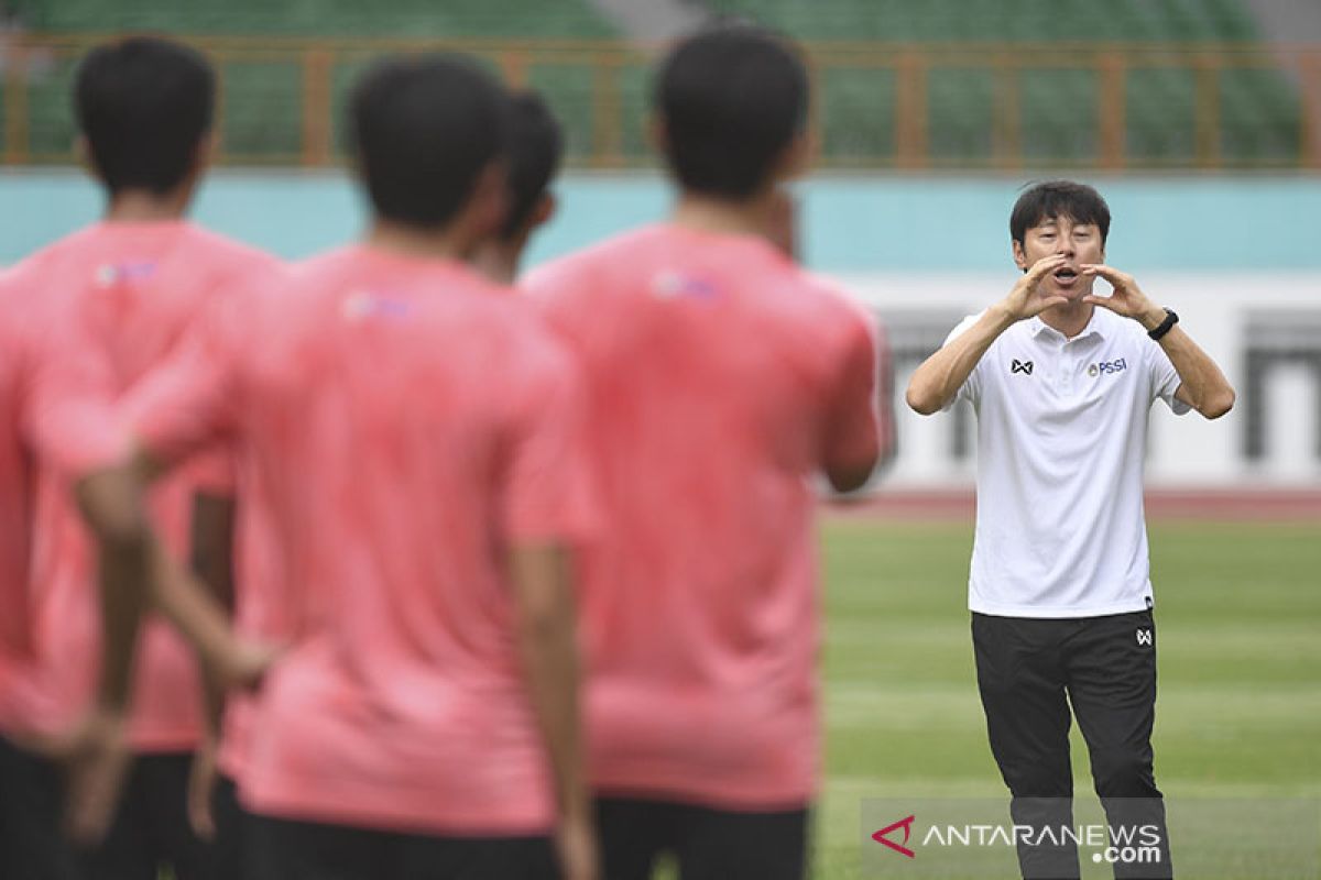 Shin Tae-Yong cari pemain dengan fisik kuat