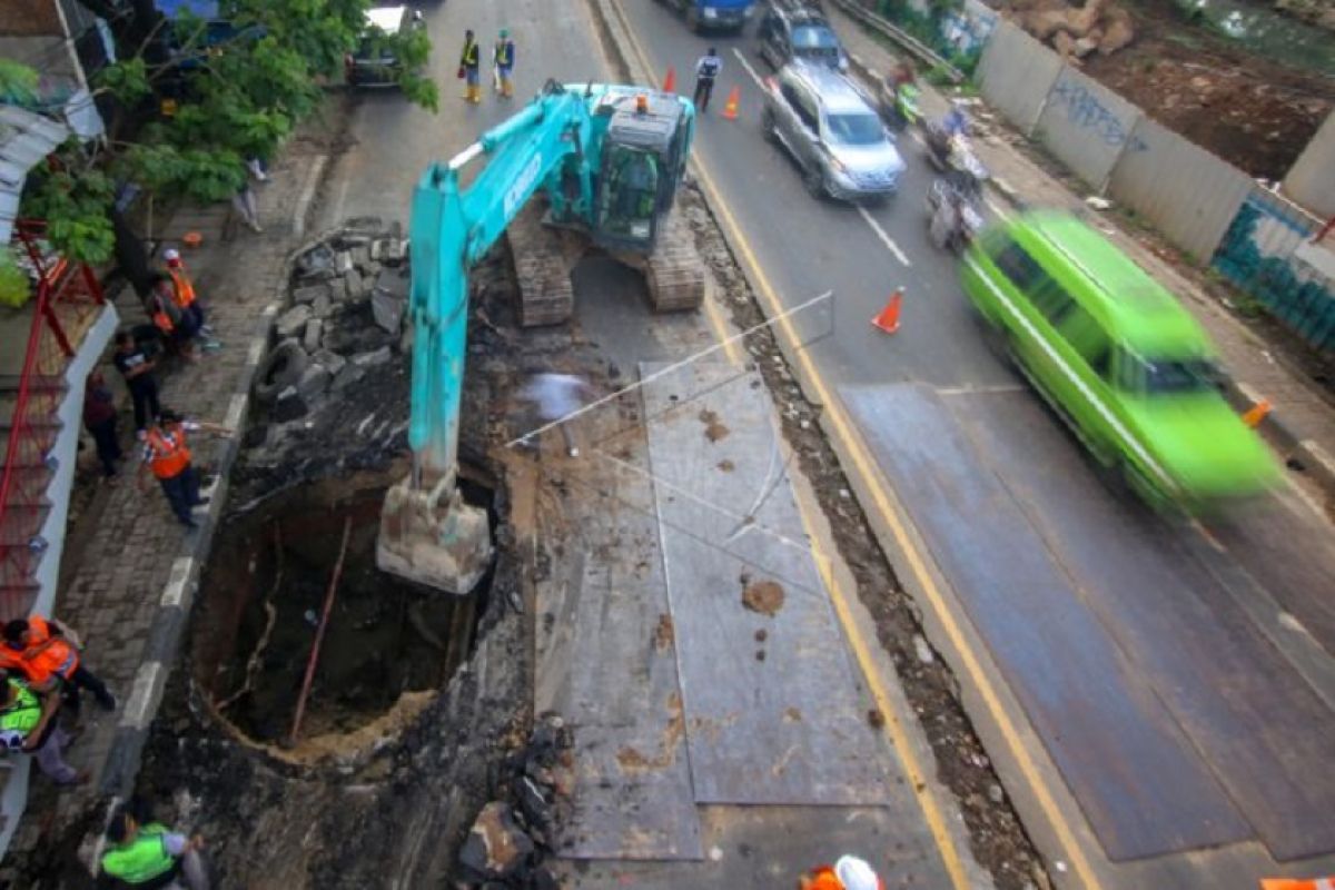 Dinas PUPR: Perbaikan jalan ambles di Daan Mogot diperkirakan selesai lima hari