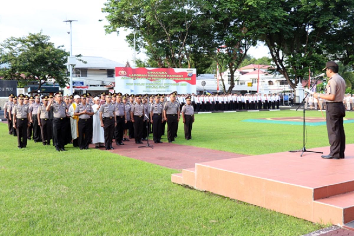 Kapolda Sulut ambil sumpah ratusan pejabat baru