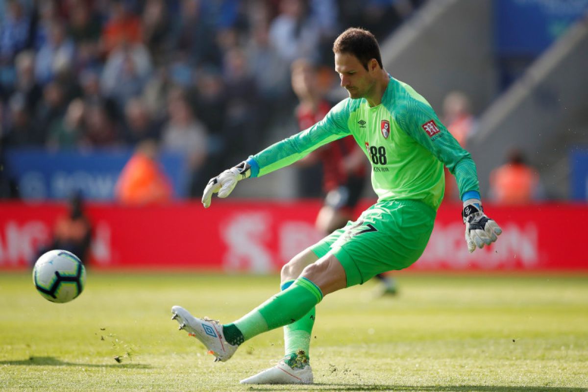 Asmir Begovic ke AC Milan, Reina ke Aston Villa