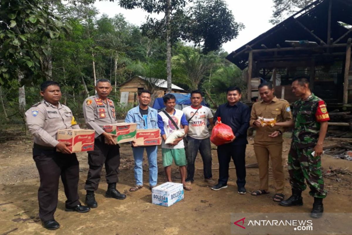 Polres Bangka Barat salurkan bantuan korban angin kencang